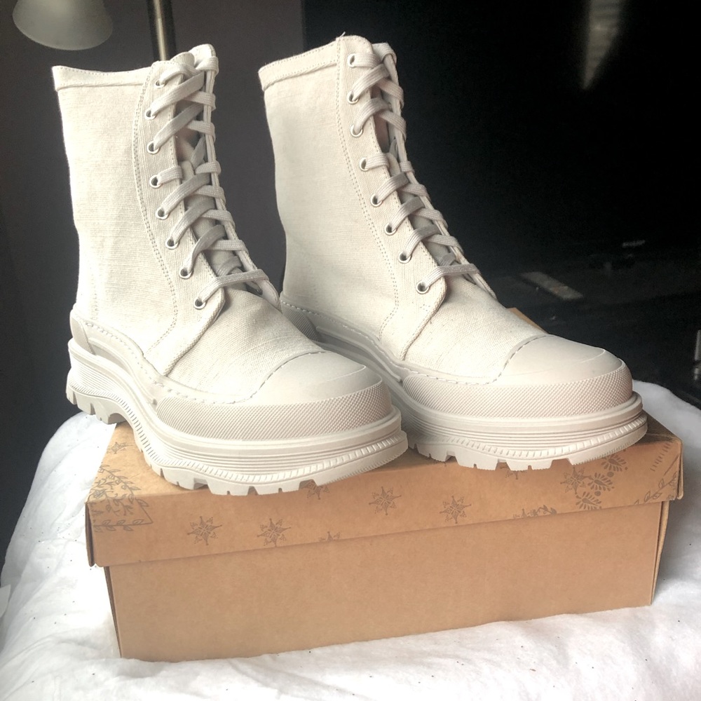 ❣️ Free People dove grey chunky boots (msrp 228!)